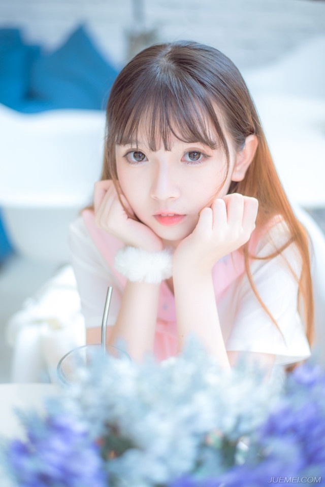 我可以假装不知道一直微笑扮演你的配角。